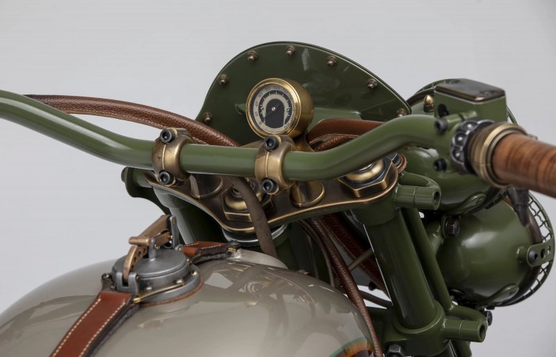 Американцы сделали уникальный мотоцикл «Урал» с российским гербом мото