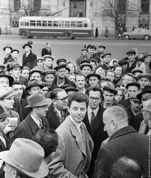 Жерар Филип, знаменитый Фанфан Тюльпан, среди москвичей, 1955 год. было, история, фото