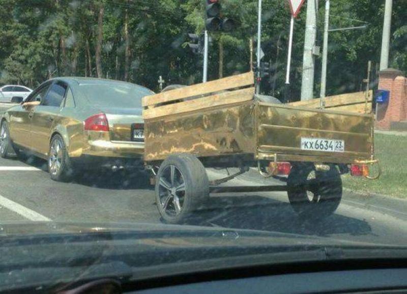 Девушка из деревни может уехать, а вот деревня из девушки нет, да и из парня тоже…15 нелепых фото, подтверждающих это