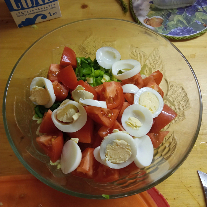 Салат из помидоров, яиц и зеленой редьки салаты