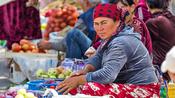 "БЕРИ ТЫСЯЧУ И УЕЗЖАЙ": ПОЧЕМУ РУССКИЕ В ЗАЛОЖНИКАХ У БРАТСКИХ РЕСПУБЛИК – ЭКСПЕРТЫ ДАЮТ ОТВЕТ