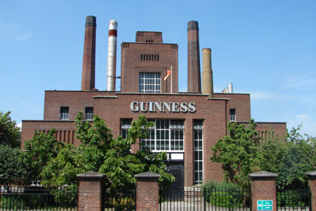 Современный вид "Пивоварни у ворот Святого Джеймса", производящей "Гиннеесс" в Дублине