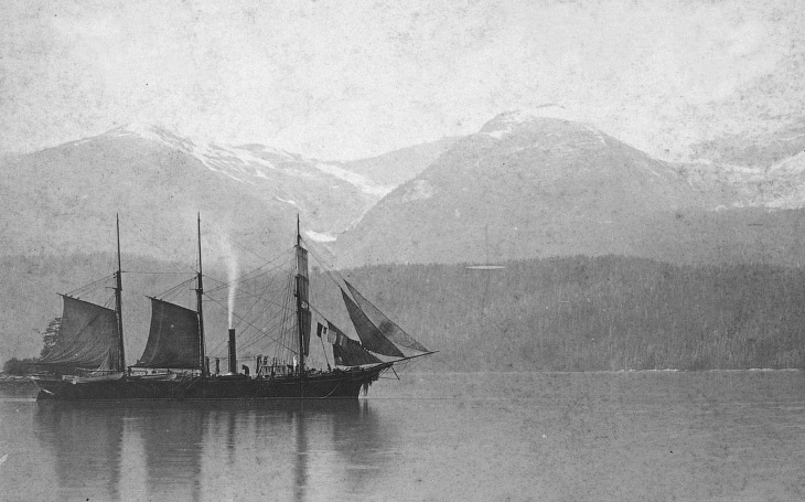 Портлендский канал в Аляске у подножья горного хребта Халлек. 1888 год.
