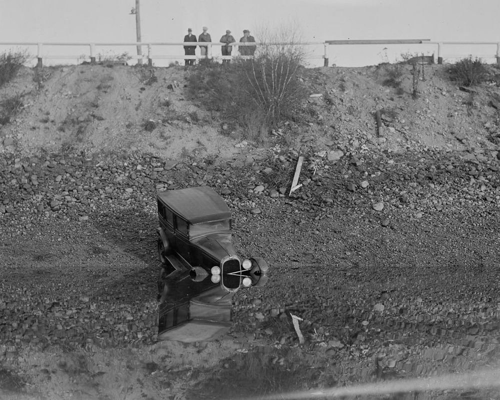 Необычные аварии и впечатляющие ДТП в середине прошлого века Лесли, фотографий, Джонс, почти, поворотах, сотни, сделал, фотосъёмкойОн, занят, постоянно, чтобы, хаоса, достаточно, улицах, Фотограф, крутых, автомобильных, часто, грузоподъёмность, высокой