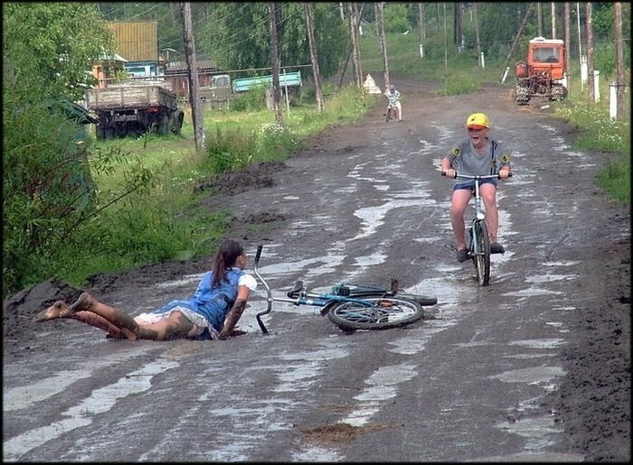 20+ простушек, обожающих месить грязь грязь, девушки, деревня, прикол, простушки, село, юмор