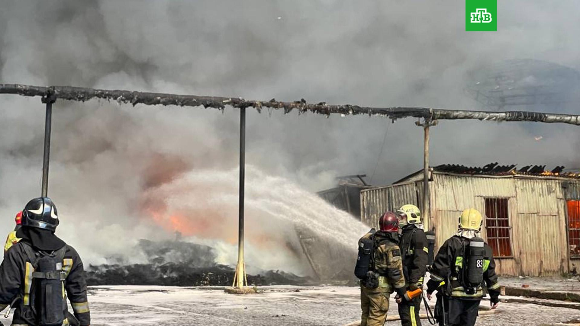 Пожар на каширском проезде. Пожар на каширке. Пожар на Каширском шоссе. Пожар на Волхонском шоссе. Каширское шоссе пожар сегодня.