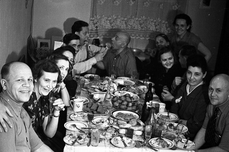 Душевные фотографии советских застолий Душевные фотографии советских застолий