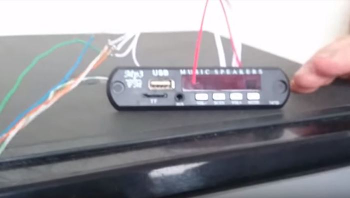 Как в домашних условиях «заставить» устаревший музыкальный центр читать музыку с флешки Как в домашних условиях «заставить» устаревший музыкальный центр читать музыку с флешки вторая жизнь,гаджеты,мир,музыкальный центр,ремонт,технологии