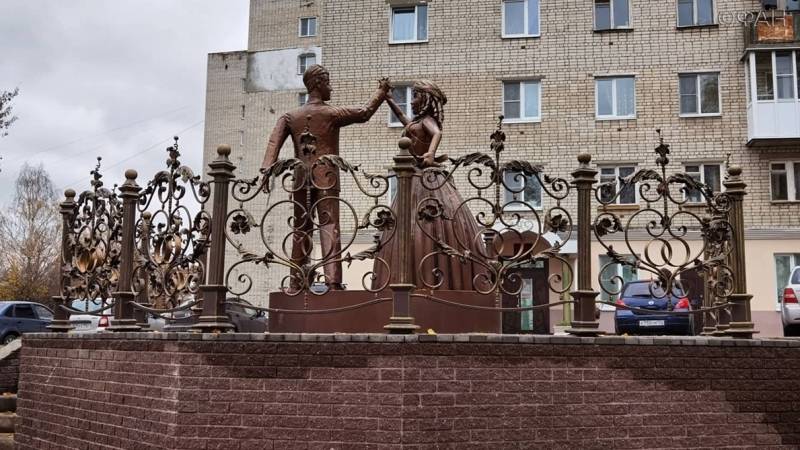 Памятник абсурду: кому выгодна установка «металлических карикатур» на улицах 