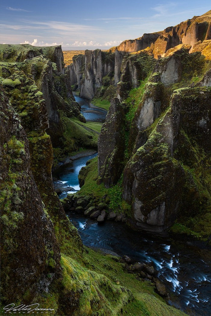 Каньон Fjaðrárgljúfur в Исландии исландия