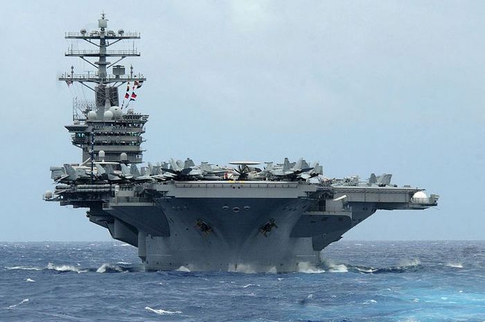 Авианосец Нимиц ВМФ США. Авианосец Нимиц ВМФ США.