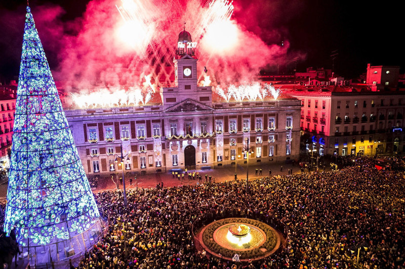 Встреча Нового года в Мадриде, Испания, 01 января 2017. новый год, праздник, салют, фейрверк