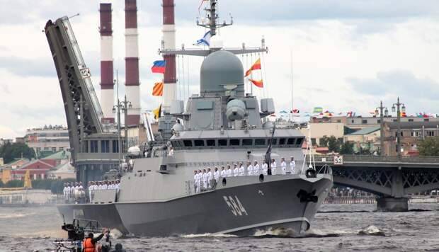 Увидеть лес за деревьями. О мобилизации, проблемах делегирования и военно-морском параде