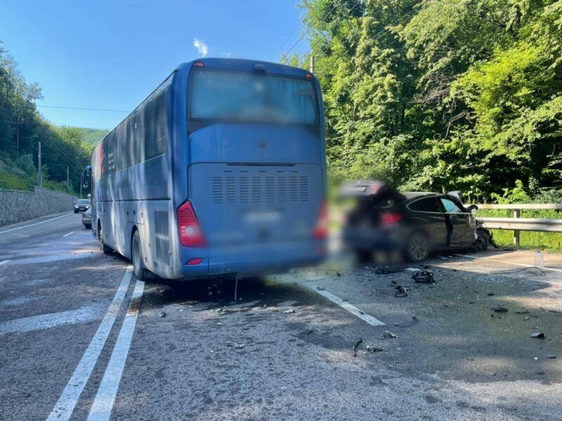 ДТП на трассе «Симферополь – Алушта»: BMW врезался в междугородний автобус