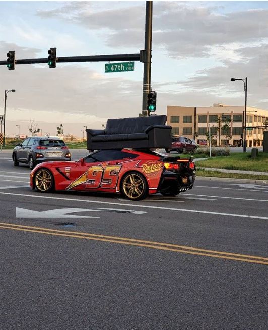 Chevrolet Corvette приспособили для перевозки мебели Марки и модели,юмор