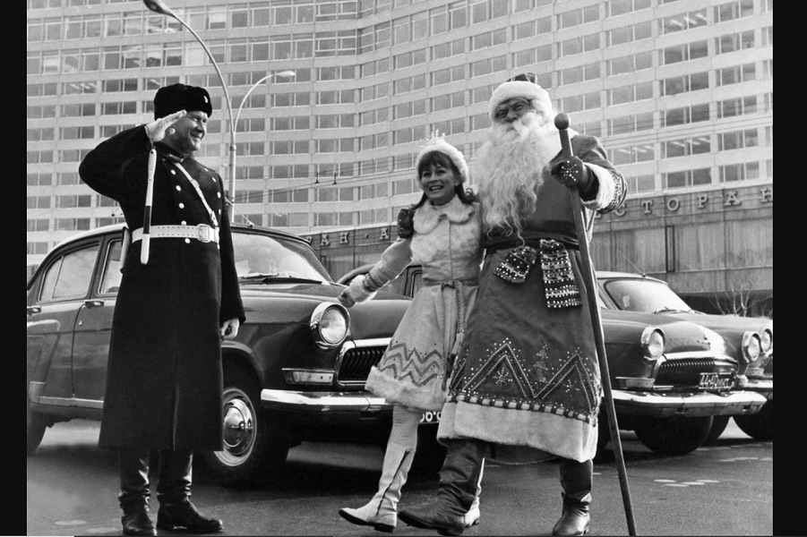 Толстый дедушка Мороз Иванович и его жизнь в СССР