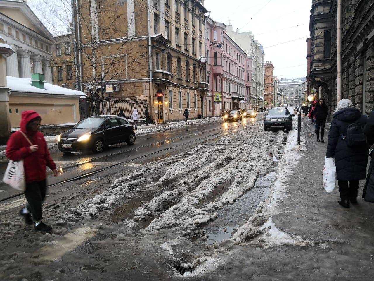 Горожане петербурга. Гололед в Питере. Мокрый снег Питер. Снег в Питере. Снежный Питер Петроградка.