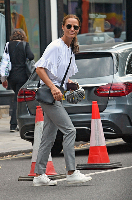 Уличный стиль знаменитости: Пиппа Миддлтон в образе "для офиса" на улицах Лондона Звездный стиль