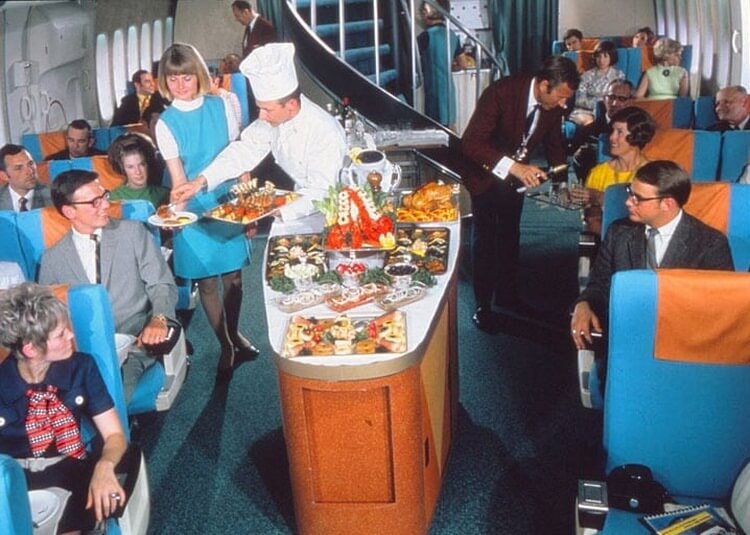 Вот как кормили в самолетах 50 лет назад