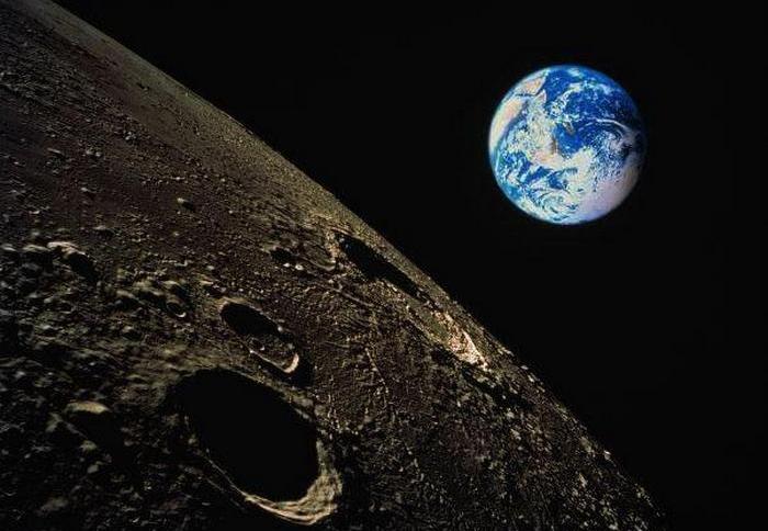 На лунном фото НАСА знаменитый уфолог отыскал пирамиду