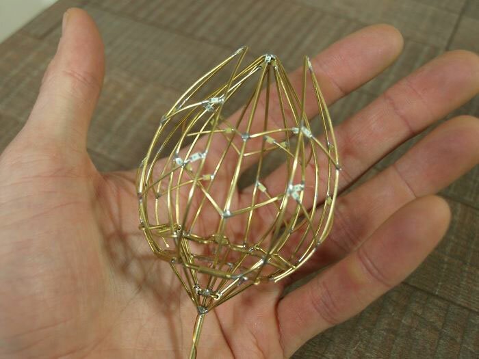 Парень подарил жене механический цветок, который расцветает при касании Парень подарил жене механический цветок, который расцветает при касании мужское хобби