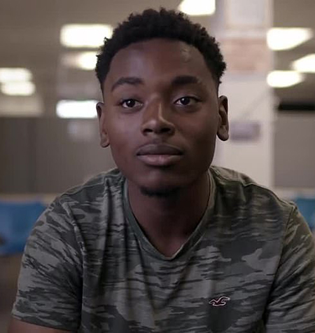 Певица Sia подтвердила, что стала приемной матерью для двух мальчиков-подростков Певица Sia подтвердила, что стала приемной матерью для двух мальчиков-подростков Дети,Дети знаменитостей