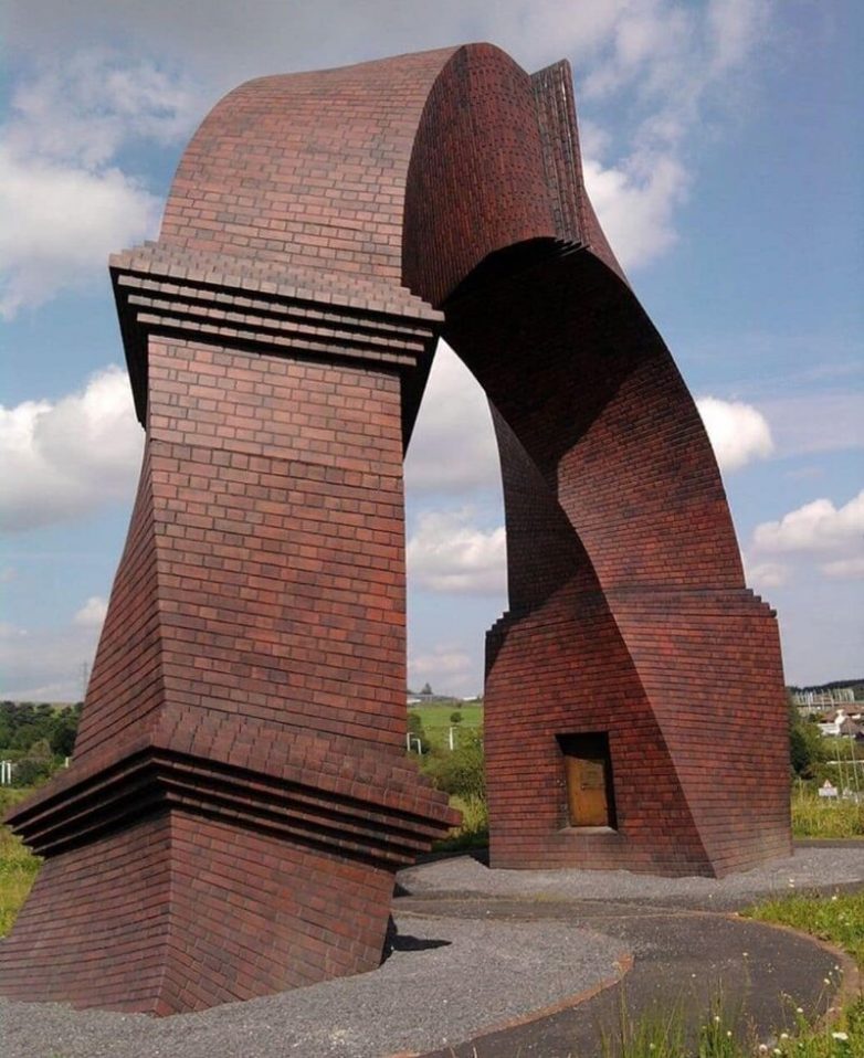 Вы мне, конечно же, не поверите, но это всё - обычные кирпичи Вы мне, конечно же, не поверите, но это всё - обычные кирпичи