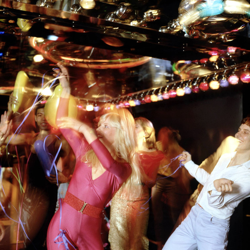 Синхронные танцы в одном из клубов, около 1977 года Веселые, люди, эпоха