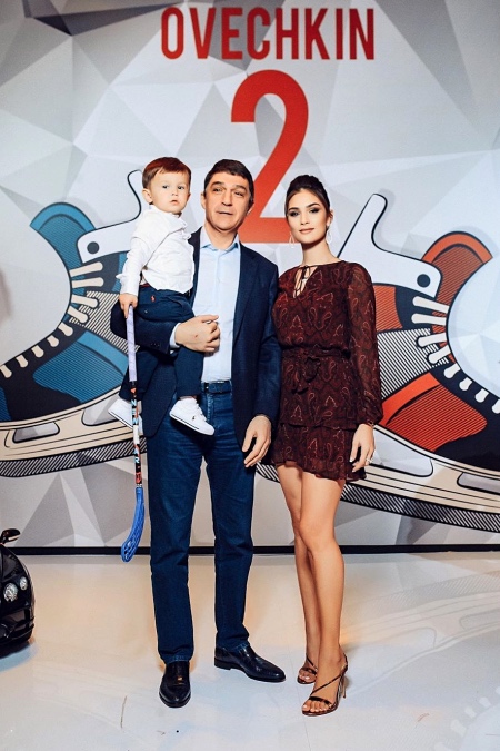 Пока папа на матче: Настасия Шубская устроила старшему сыну хоккейную вечеринку без Александра Овечкина Пока папа на матче: Настасия Шубская устроила старшему сыну хоккейную вечеринку без Александра Овечкина Звезды,Новости о звездах