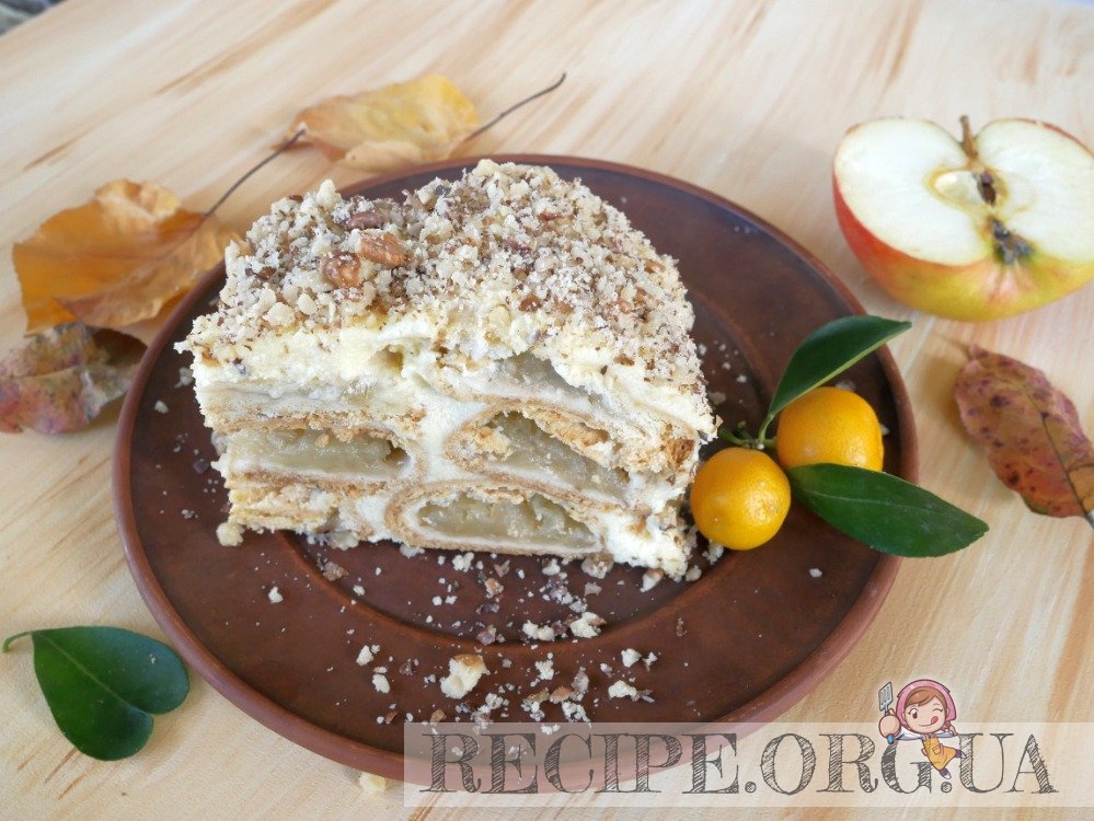 Баварский торт-пирог с яблоками в разрезе