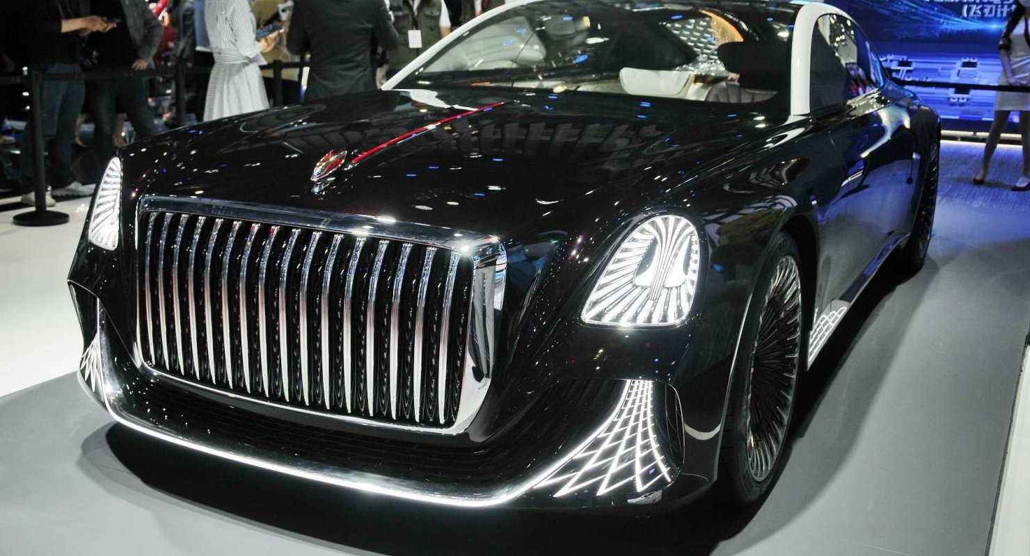 Hongqi представила трехместный лимузин L-Concept без руля