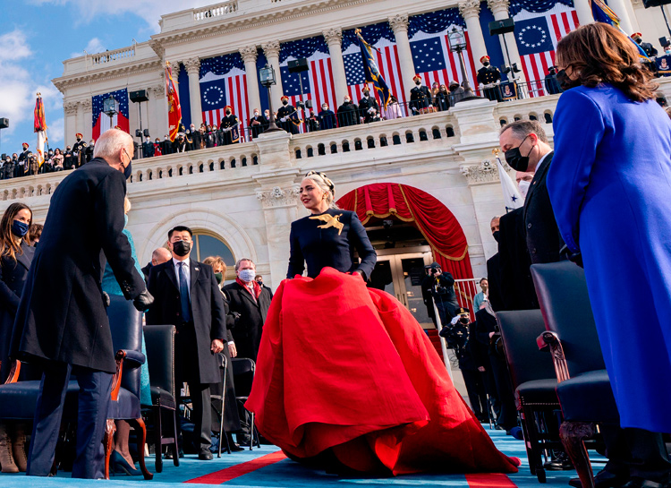 Дженнифер Лопес в белом, Леди Гага - в алом: звезды на инаугурации Джо Байдена Звезды,Новости о звездах