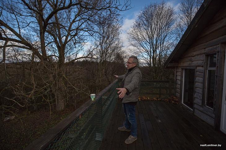 «Вложил сюда все свои сбережения». Как один человек возрождает деревню на Голубых озерах 