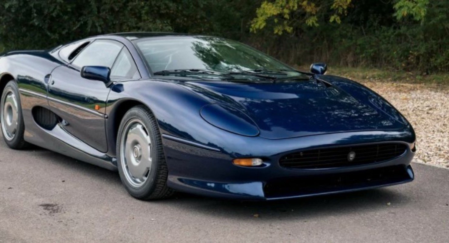 Культовый суперкар Jaguar XJ220 с небольшим пробегом ищет нового владельца Автомобили