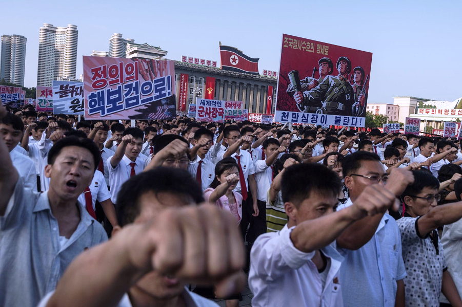 Митинг против США на площади Ким Ир Сена в Пхеньяне  9.08.17.png