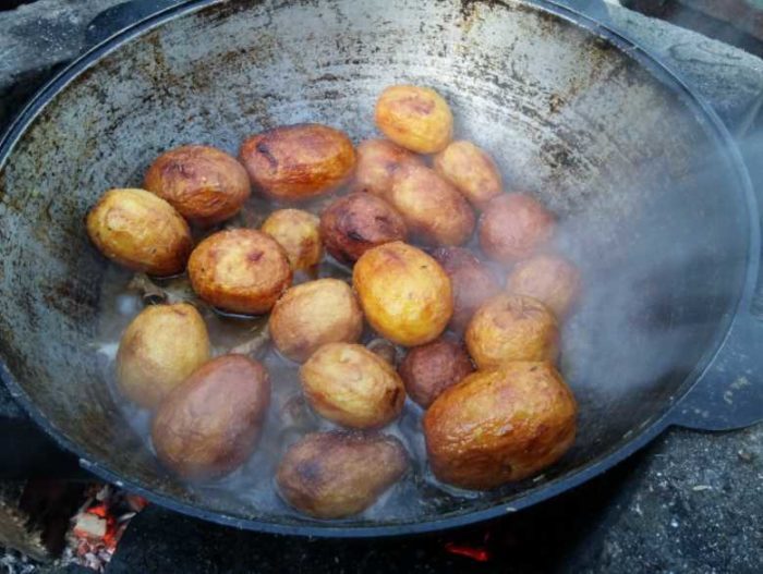Интересная подборка рецептов картошки в казане картофель, казан, минут, нарезаем, казане, добавляем, перец, масло, блюдо, очищаем, можно, крышкой, растительное, чтобы, репчатый, масла, картофелем, кубиками, огонь, казана