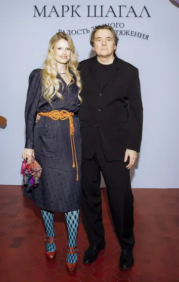 В кокошнике и с русскими напевам: Софья Эрнст отметила день рождения с мужем, гендиректором Первого канала Константином Эрнстом, и их детьми Софьи, Константин, Эрнст, рождения, Софья, Константина, ЭрнстСофья, также, ЭрнстДочери, ЭрнстДень, которая, который, снимается, появилась, СШАСофья, любовью, брендам, отечественным, прошлых, отношений