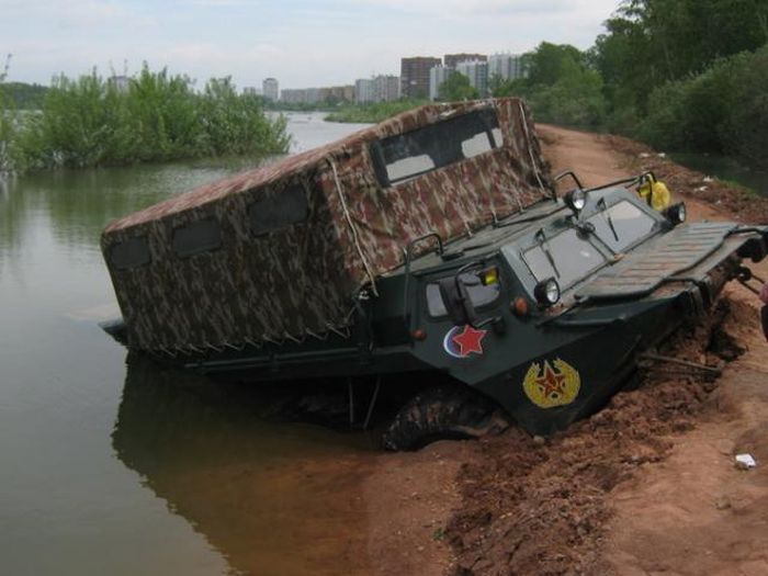 Тот момент, когда прозевал яму... авто и мото,автоновости