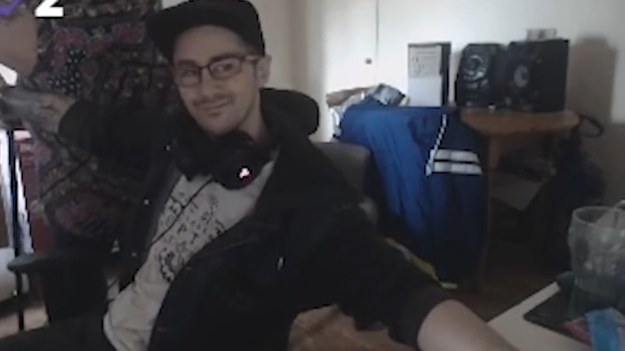 Мать геймера полезла в драку в прямом эфире Мать геймера полезла в драку в прямом эфире Геймеры,Игры,курьезы,стрим