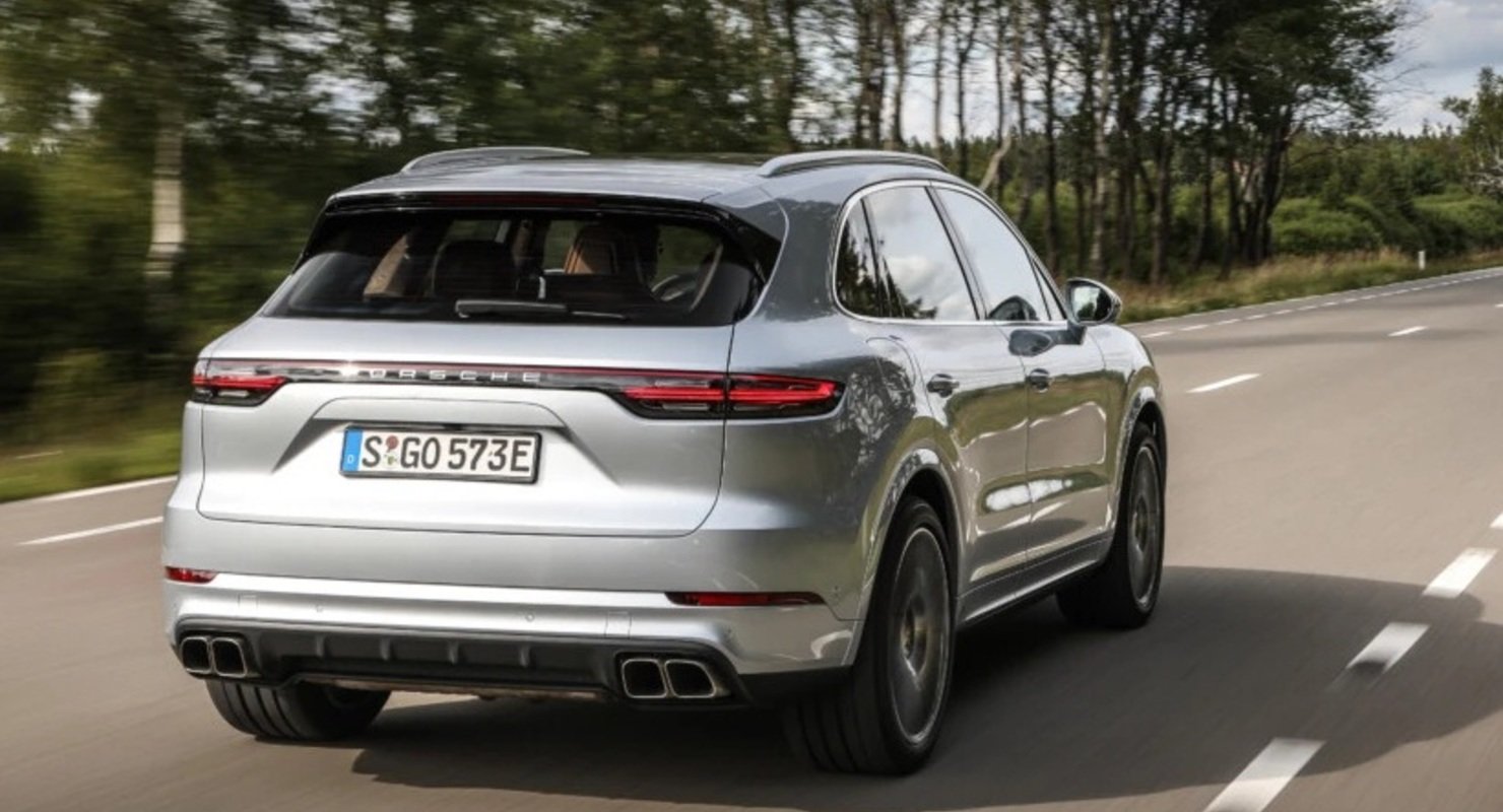 В Сети показан BMW X8 со странным выхлопными трубами