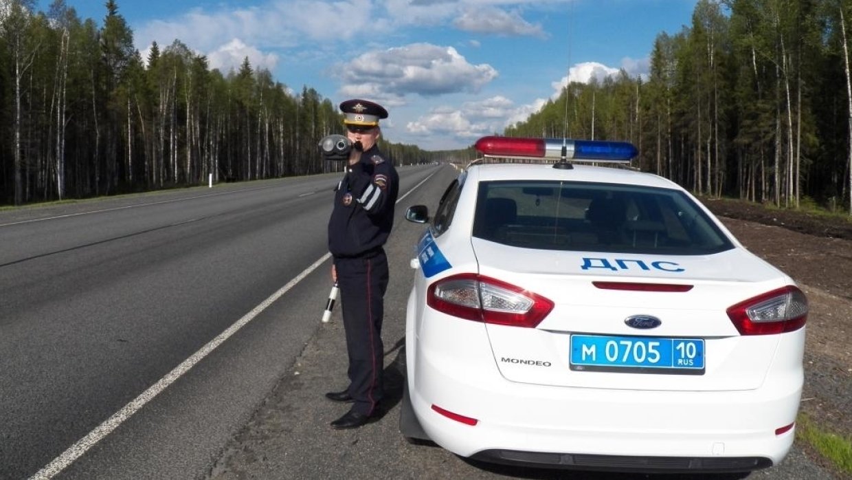 Lada Priora выехала на встречную полосу и протаранила бензовоз в Карелии