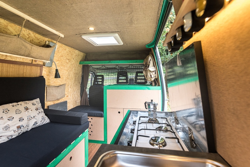 Фотограф сделал из 16-летнего фургона уютный и комфортный дом на колесах фотограф, фургон