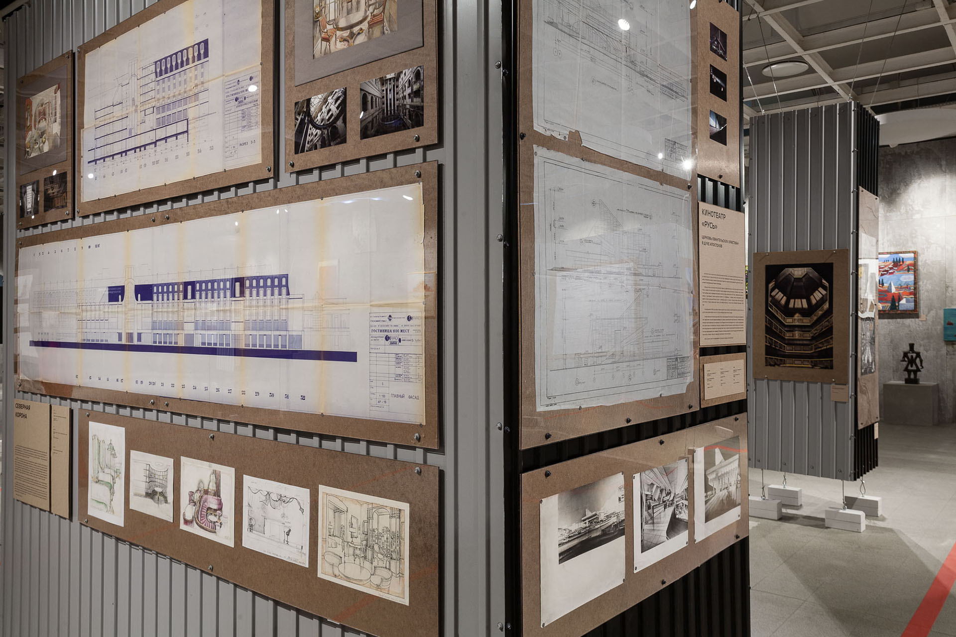 Экспозиция выставки «Стройка и перестройка»