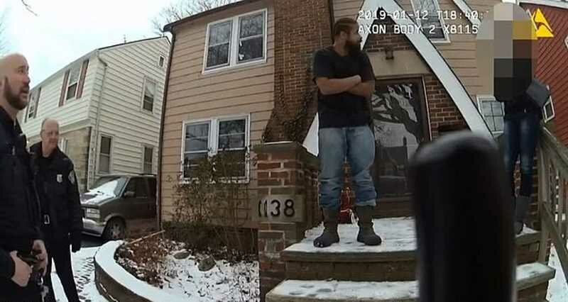 16-летняя американка вызвала полицию, когда отец забрал у неё телефон 16-летняя американка вызвала полицию, когда отец забрал у неё телефон