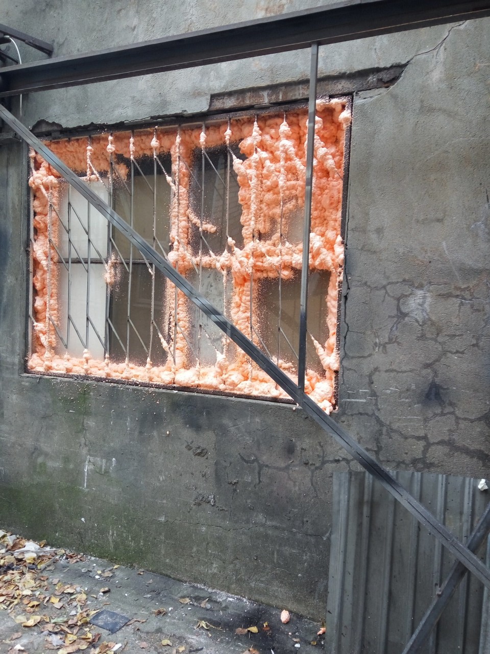 Как простой баллон монтажной пены может изменить вашу жизнь 