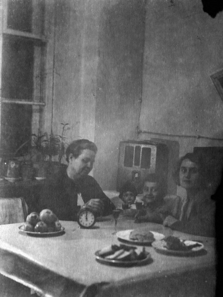 Душевные фотографии советских застолий Душевные фотографии советских застолий