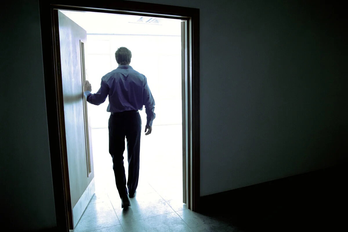 Уходя, уходи