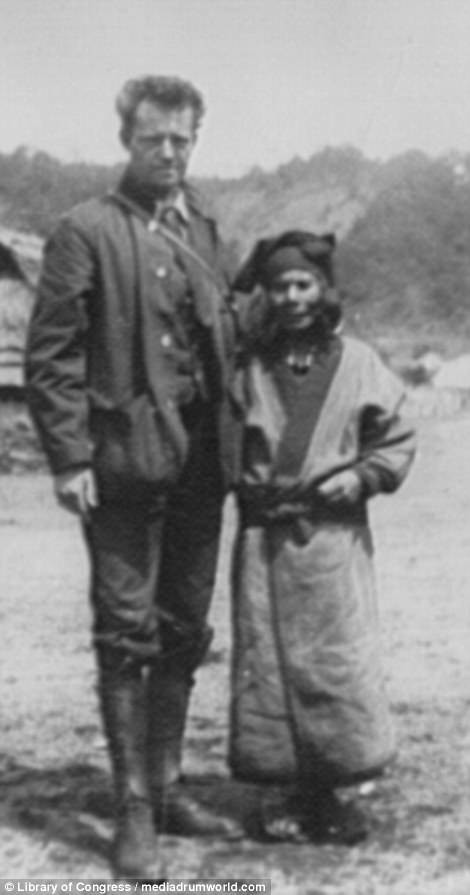 Арнольд Генте с местной жительницей айны, история, народ, фотография