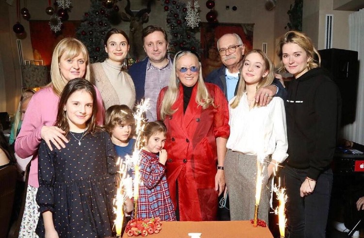 Татьяна Михалкова поздравила внучку с днем рождения: "Ты – наша радость" Дети,Дети знаменитостей