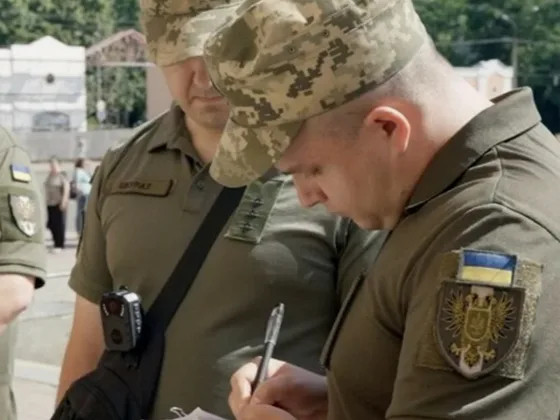На Украине мужчины расстреляли сотрудников ТЦК их же оружием